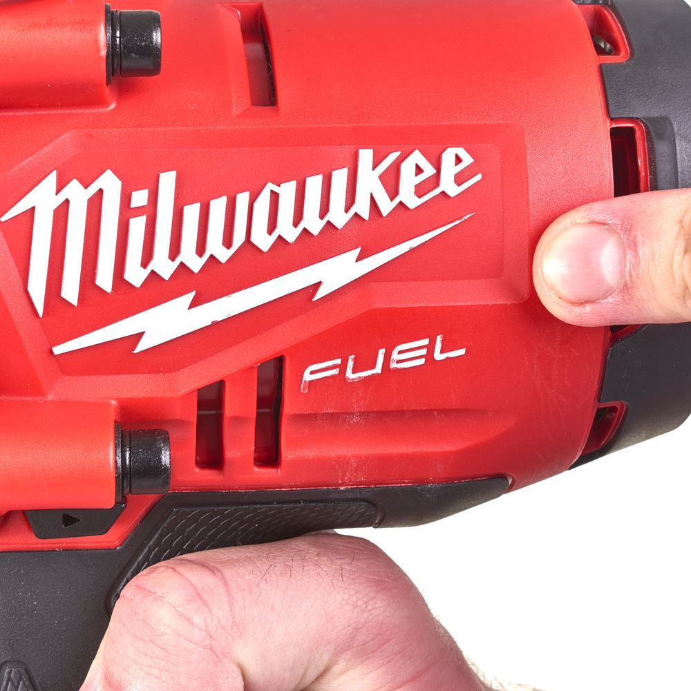 Llave de impacto de alto par M18 FUEL™ ONE-KEY™, recepción 1&quot; con anillo de fricción, 4 modos, máximo par de apriete 2033Nm, máximo par de desapriete 2400Nm. Se suministra en versión cero, sin baterías ni cargador, en HD-box
