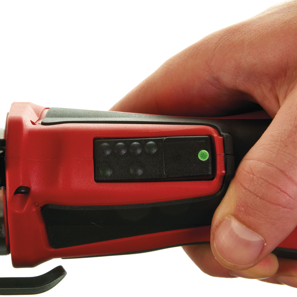 Prensadora hidráulica subcompacta M12™ FORCE LOGIC™, fuerza de prensado 19kN, 40000 ciclos de prensado entre mantenimientos, capacidad máxima 35mm en metal y 40mm en plástico. Se suministra con 2 baterías M12B2 y cargador C12C, en kitbox