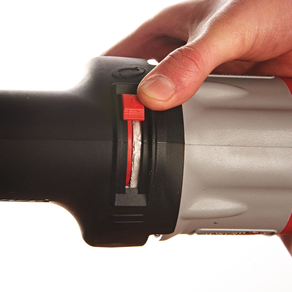 Sierra de sable SAWZALL™ de 1500W, carrera 32mm, 0-2800cpm, AVS, FIXTEC™, embrague de seguridad. Se suministra en kitbox