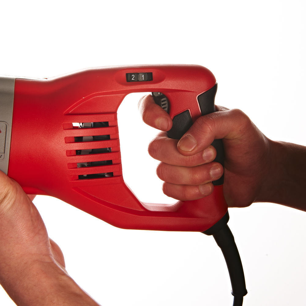 Sierra de sable SAWZALL™ de 1500W, carrera 32mm, 0-2800cpm, AVS, FIXTEC™, embrague de seguridad. Se suministra en kitbox