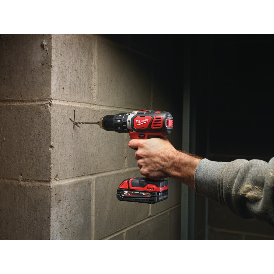 TALADRO PERCUTOR MILWAUKEE M18 BPD-202C